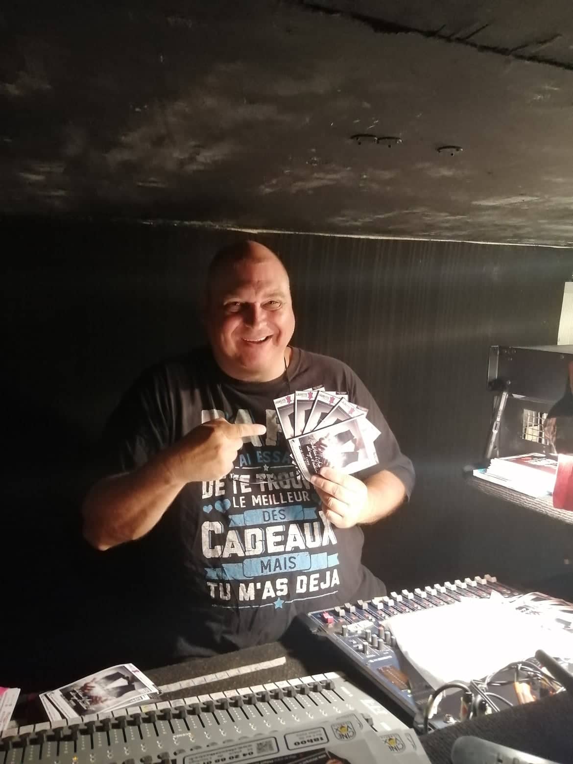 Festival OFF d'Avignon interview https://radioscarpesensee.com/music-lol-les-planches-accueillent-tout-genre-darts/